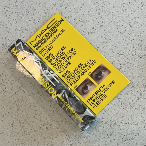 Magic Extension 5mm Fibre Mascara - Picture 4 of 4